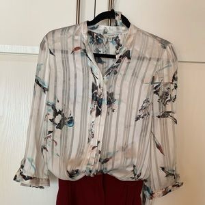 Guess floral blouse size XS mid sleeve